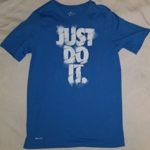 💥1/2 off bundles💥 Nike dri-fit graphic tee